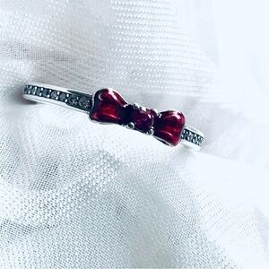 🍎 NWOT Princess Snow White Bow Ring ✨